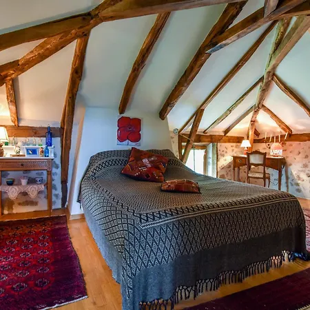 Hilltop Haven In Parlan * Le Sartre