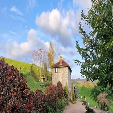 بيت للعطل Hilltop Haven In Parlan Le Sartre