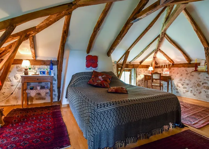 Hilltop Haven In Parlan * Le Sartre