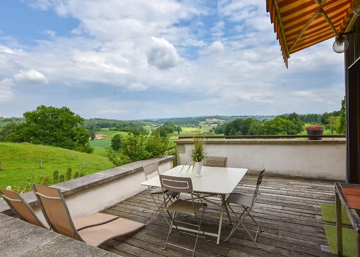 Hilltop Haven In Parlan Hébergement de vacances