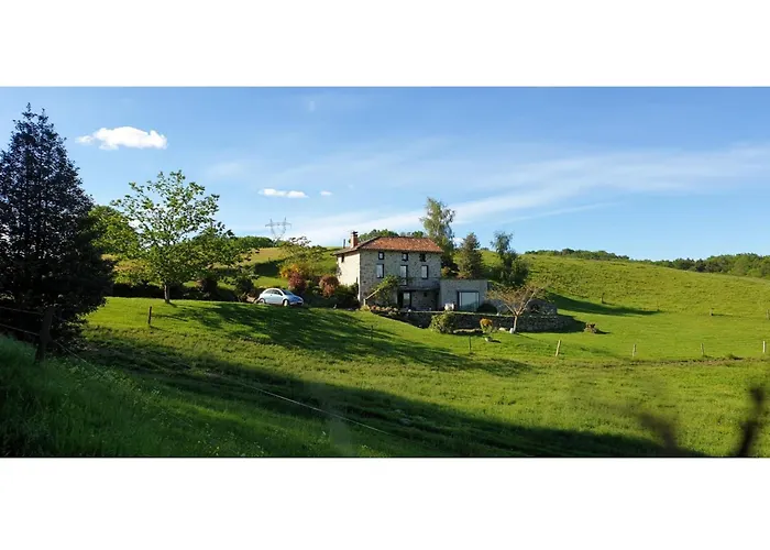 Hilltop Haven In Parlan Hébergement de vacances