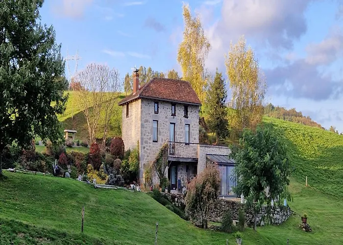 Hilltop Haven In Parlan * Le Sartre