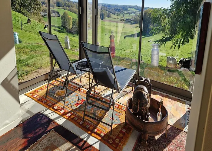 Hilltop Haven In Parlan Hébergement de vacances